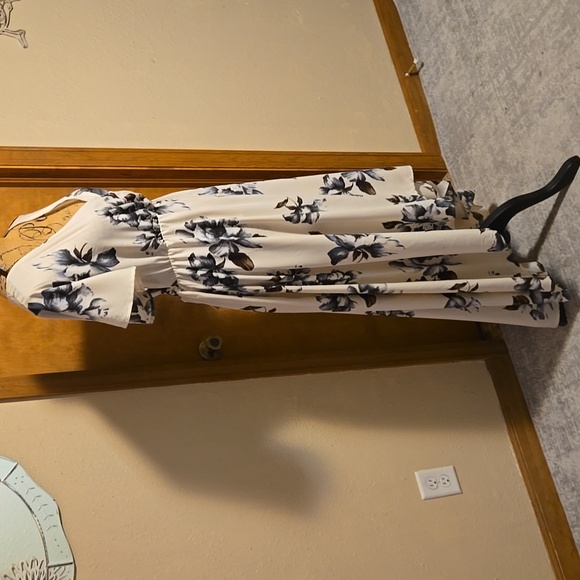 WEST KEI Floral Hi-Lo Dress in Ivory/Gray - Picture 7 of 11